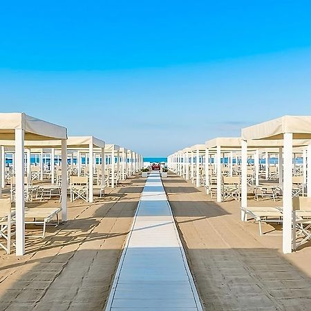 טירניה Regina Beach Holiday Apartments מראה חיצוני תמונה