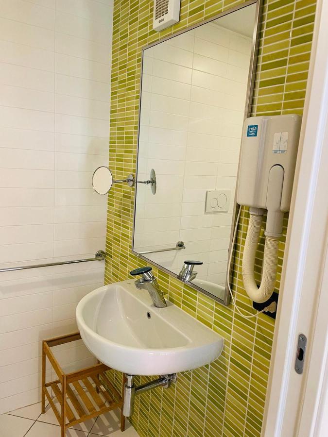 טירניה Regina Beach Holiday Apartments מראה חיצוני תמונה
