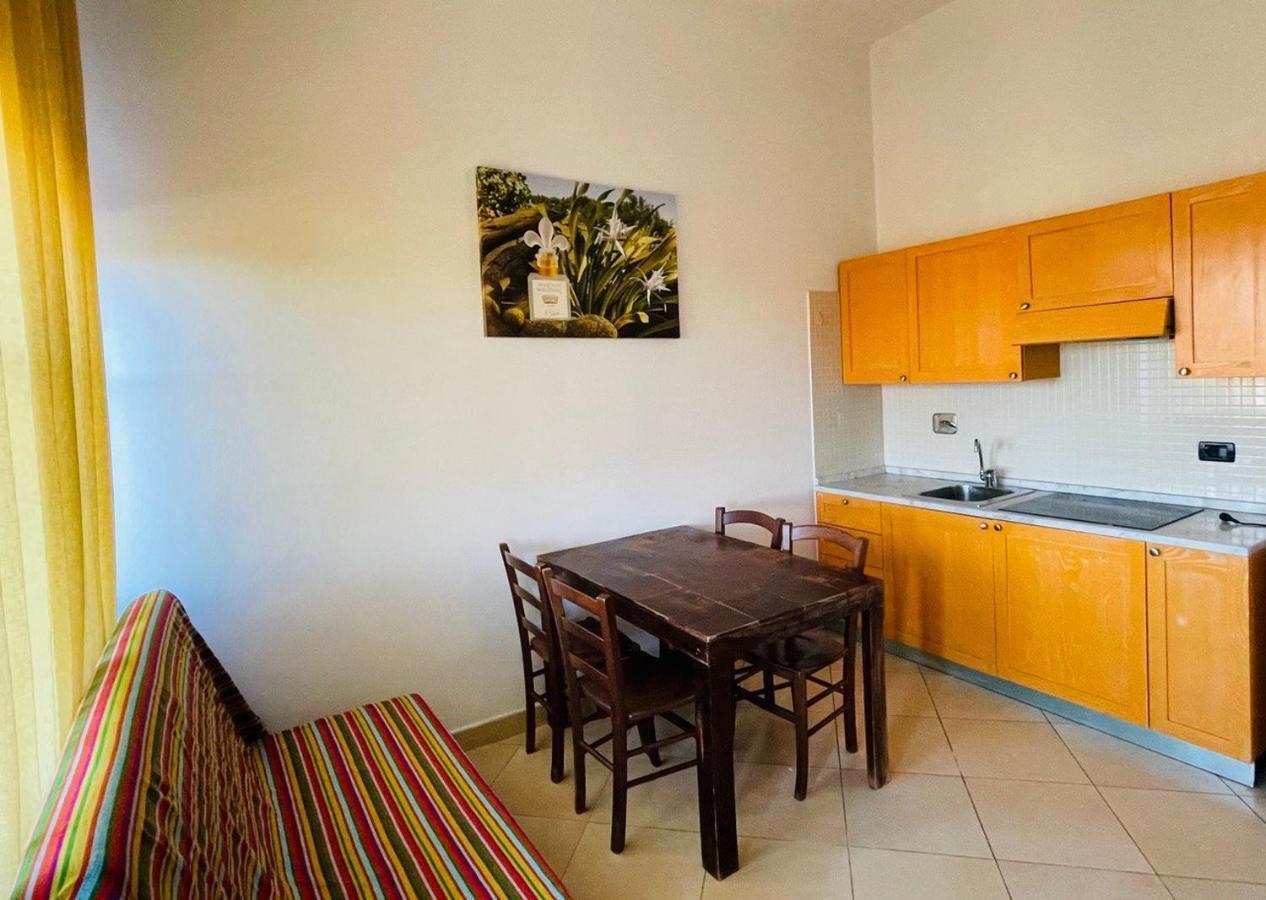 טירניה Regina Beach Holiday Apartments מראה חיצוני תמונה