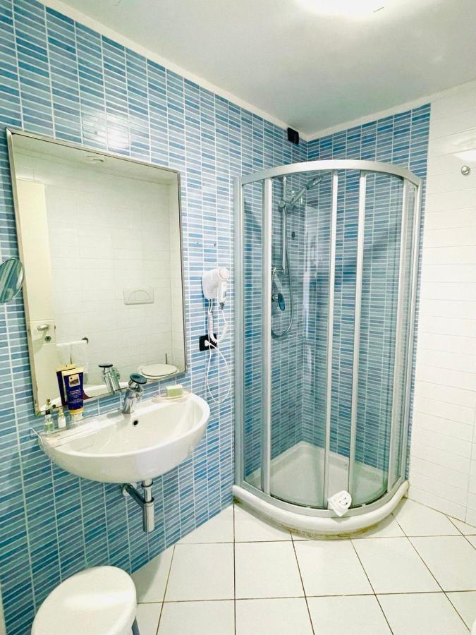 טירניה Regina Beach Holiday Apartments מראה חיצוני תמונה