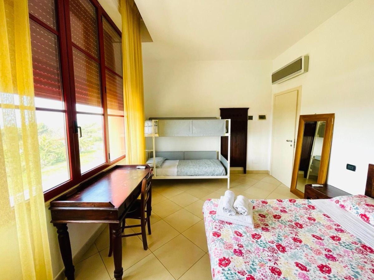 טירניה Regina Beach Holiday Apartments מראה חיצוני תמונה