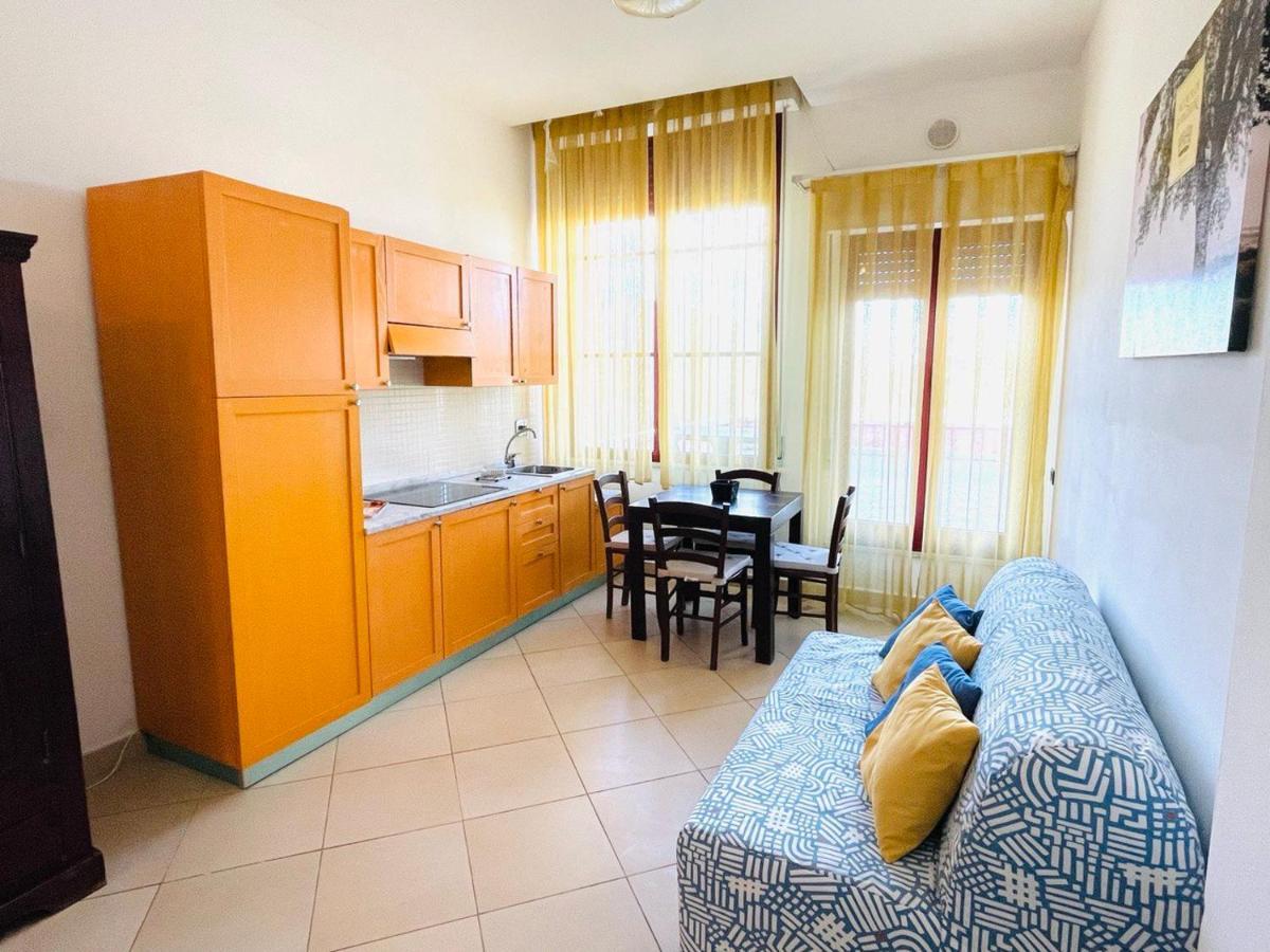 טירניה Regina Beach Holiday Apartments מראה חיצוני תמונה