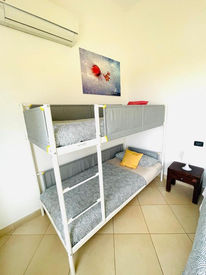 טירניה Regina Beach Holiday Apartments מראה חיצוני תמונה