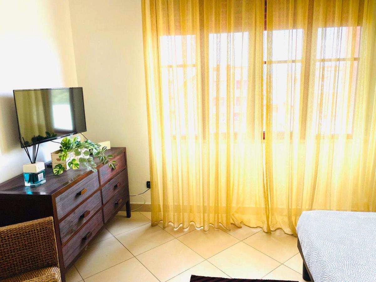 טירניה Regina Beach Holiday Apartments מראה חיצוני תמונה